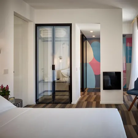 Hotiday Wallure Όλμπια