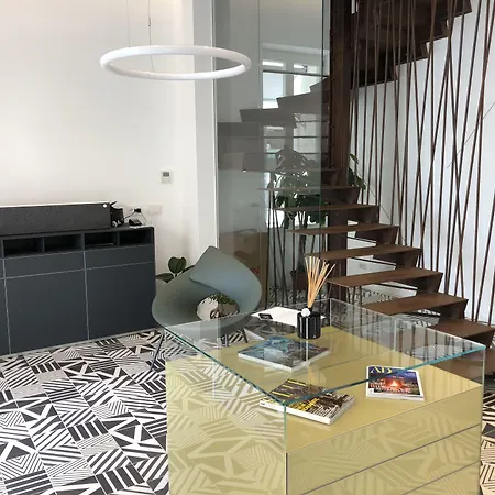 Hotiday Wallure Όλμπια