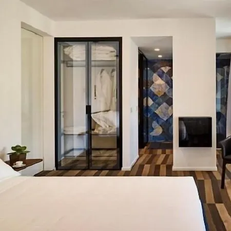 Hotiday Wallure Όλμπια